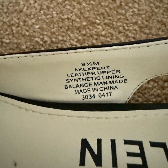 NWOT Anne Klein swing back short heals. Black leather. - Picture 6 of 6